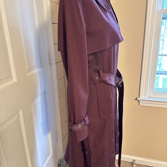 Women’s Coach SignatureTrench burgundy
 44 long ,armpits 23 ,sleeves 24 long - Picture 4 of 14